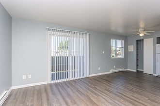 Summerwalk Villa in Kent, WA - Foto de edificio - Interior Photo