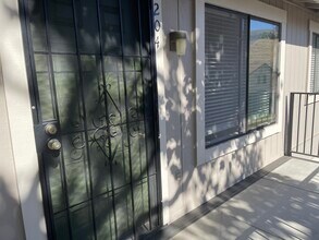 204 Famoso Plaza in Union City, CA - Building Photo - Building Photo