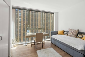 159 N Garland Ct in Chicago, IL - Building Photo - Building Photo