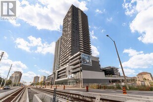 5105 Hurontario St in Mississauga, ON - Building Photo