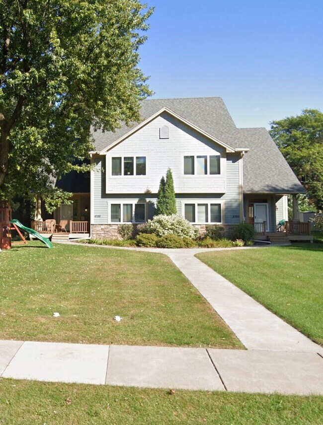 4786 Bald Eagle Ave in White Bear Lake, MN - Building Photo - Building Photo