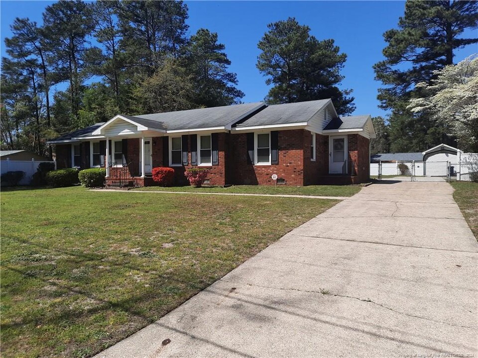 1505 Maggie St in Fayetteville, NC - Foto de edificio