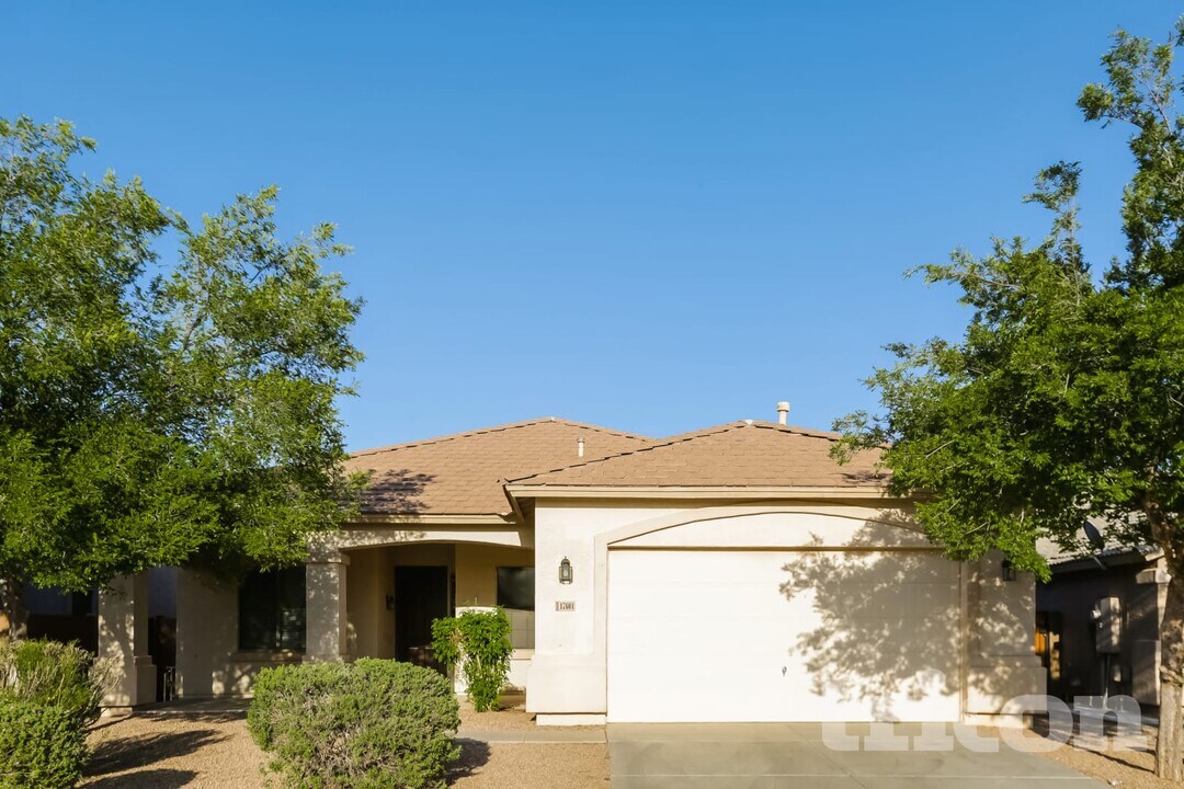 17601 N Vera Cruz Ave in Maricopa, AZ - Building Photo