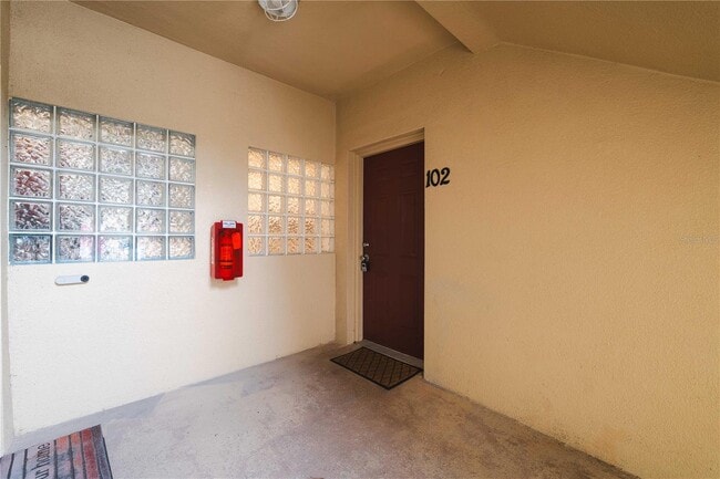 6434 Cypressdale Dr, Unit 102 in Riverview, FL - Foto de edificio - Building Photo