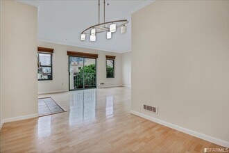 650 Chestnut St-Unit -408 in San Francisco, CA - Foto de edificio - Building Photo
