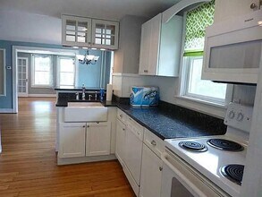 61 Malbone Rd in Newport, RI - Building Photo - Building Photo
