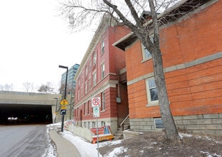 Parkview Apartments in Edmonton, AB - Building Photo - Building Photo