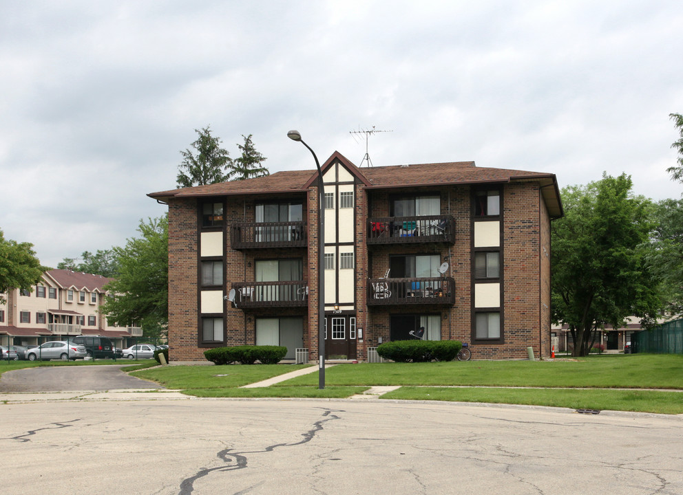 1509 Georgia Ct in Naperville, IL - Foto de edificio