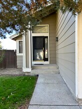 3415 Ridgecrest Dr in Reno, NV - Building Photo - Building Photo