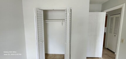 510 Wisteria Ave in Fort Pierce, FL - Building Photo - Building Photo