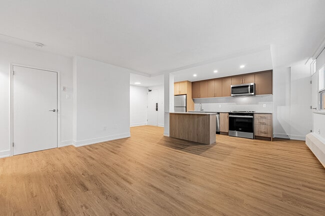 115 Tyndall Ave in Toronto, ON - Building Photo - Building Photo