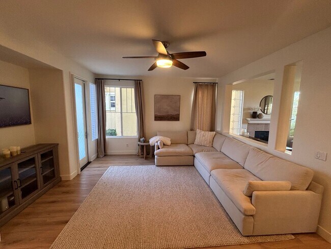 27556 Sunny Creek Dr in Valencia, CA - Building Photo - Building Photo