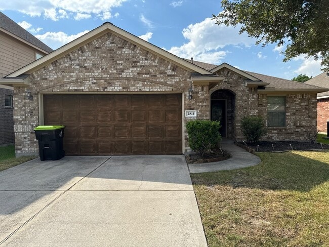 property at 2811 Lockeridge Cove Dr