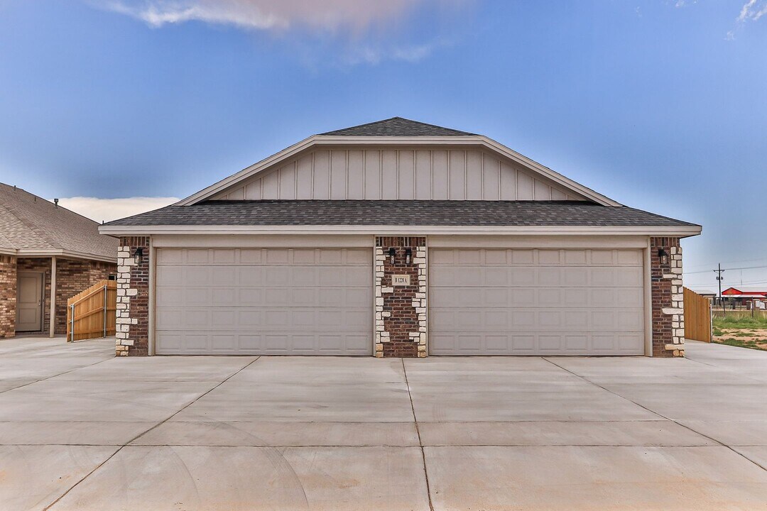 1220 Preston Trails, Unit B in Wolfforth, TX - Building Photo