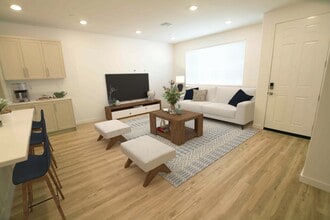 2460 Haley Point Dr in Ventura, CA - Building Photo - Building Photo