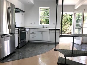 711 6th Ave in Los Angeles, CA - Foto de edificio - Building Photo