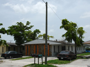 6034-6036 Buchanan St in Hollywood, FL - Building Photo - Building Photo