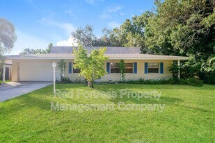 4706 Mi Casa Ct in Ft. Myers, FL - Building Photo