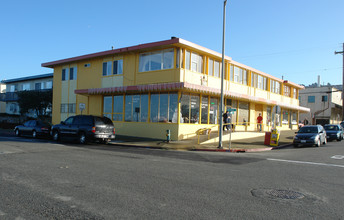 5-45 W Manor Dr in Pacifica, CA - Foto de edificio - Building Photo