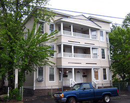 977-979 Maplewood Ave Apartments