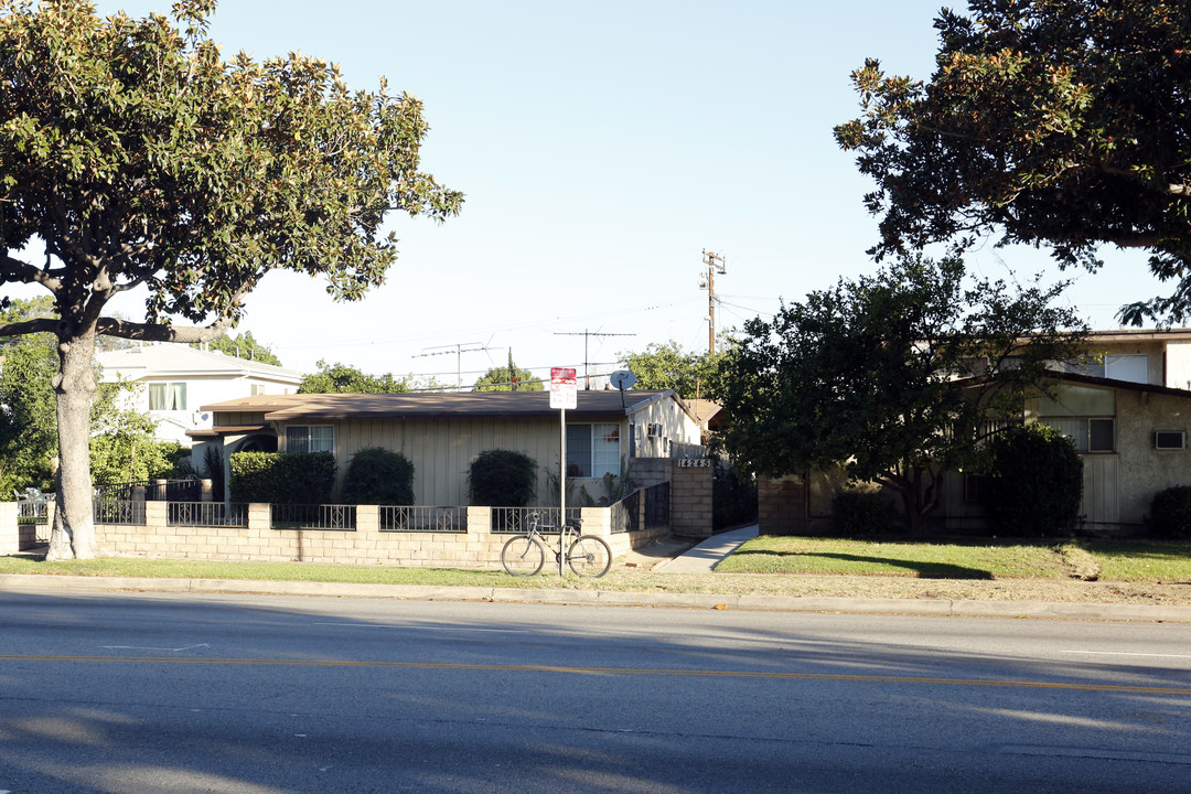 14245 Roscoe Blvd in Van Nuys, CA - Building Photo