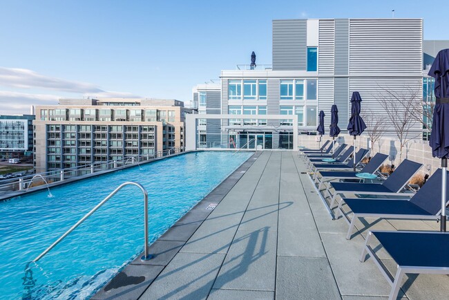 Valo Apartments in Washington, DC - Foto de edificio - Building Photo