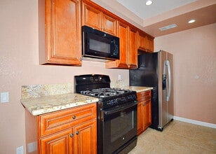 12 Lakeview Cir in Cathedral City, CA - Building Photo - Building Photo
