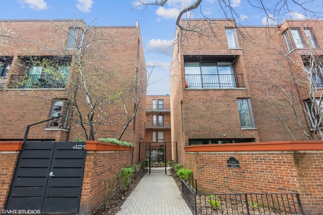property at 441 W Grant Pl