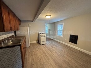 219 Park St in Bristol, CT - Building Photo - Building Photo