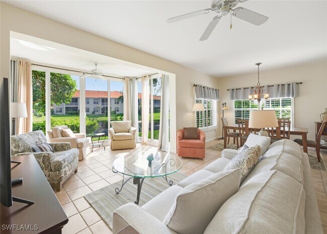 1051 Egrets Walk Cir in Naples, FL - Foto de edificio - Building Photo