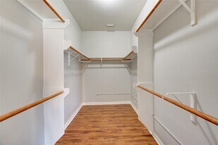 5527 Gatesprings Ln in Sugar Land, TX - Building Photo