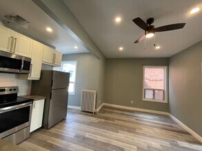 822 Dundas St W in Toronto, ON - Building Photo - Building Photo