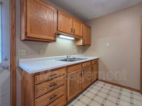 7 Park Crest Ct in Eldridge, IA - Building Photo - Building Photo