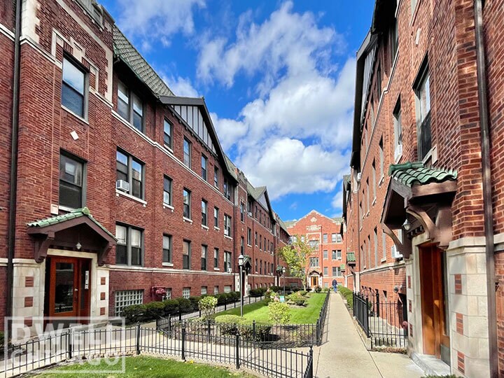 3302 W Schubert Ave, Unit Stu in Chicago, IL - Building Photo