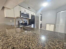 2101 Glenmoor Dr in West Palm Beach, FL - Building Photo