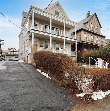 28 E 32nd St in Bayonne, NJ - Building Photo - Building Photo