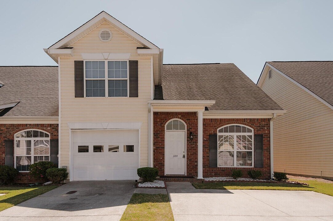 320 Hogan Way in Evans, GA - Building Photo