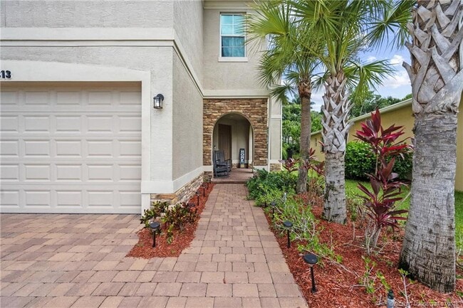 1813 NW Cataluna Cir in Port St. Lucie, FL - Building Photo - Building Photo