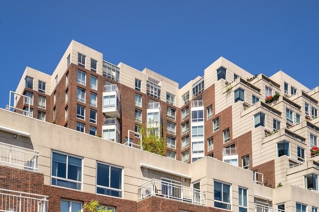 83 Cambridge Pkwy in Cambridge, MA - Building Photo - Building Photo