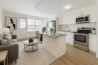 285 Melvin Apartments in Hamilton, ON - Building Photo - Building Photo