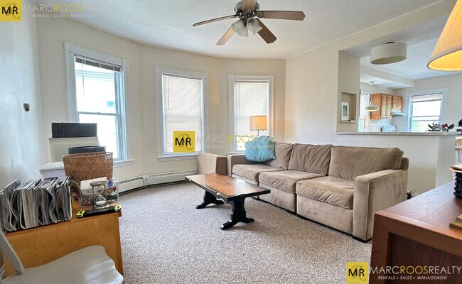 11 Holton St, Unit 2 in Boston, MA - Foto de edificio - Building Photo