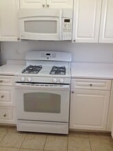 128 Gerry Rd, Unit 1 in Chestnut Hill, MA - Building Photo - Building Photo