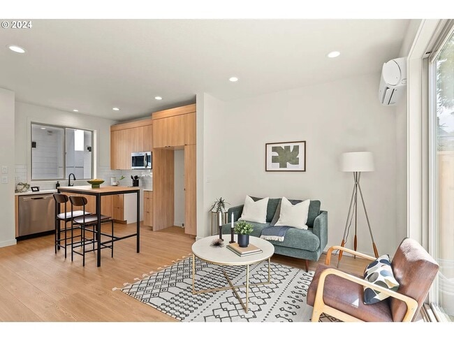 1570 SE 50th Ave in Portland, OR - Building Photo - Building Photo