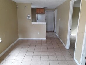 1211 S Delaware Ave in DeLand, FL - Building Photo - Building Photo