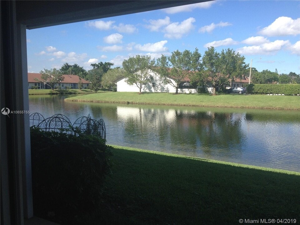 9115 Chambers St in Tamarac, FL - Foto de edificio