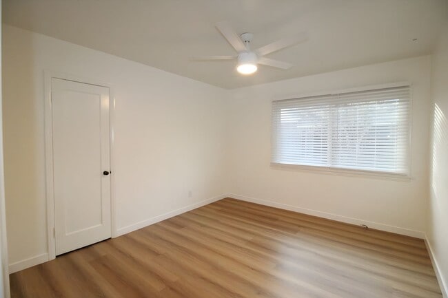 230 Avenue G in Redondo Beach, CA - Building Photo - Building Photo