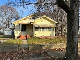 2512 Tyrone St in Flint, MI - Building Photo