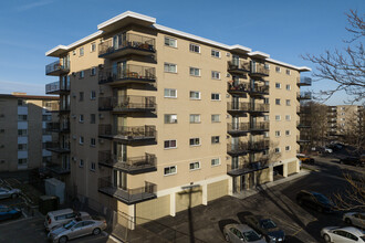 Canterbury Condominiums in Forest Park, IL - Building Photo - Building Photo