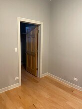 120 N LeClaire Ave, Unit two in Chicago, IL - Foto de edificio - Building Photo