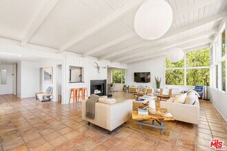 19783 Valley View Dr in Topanga, CA - Building Photo - Building Photo